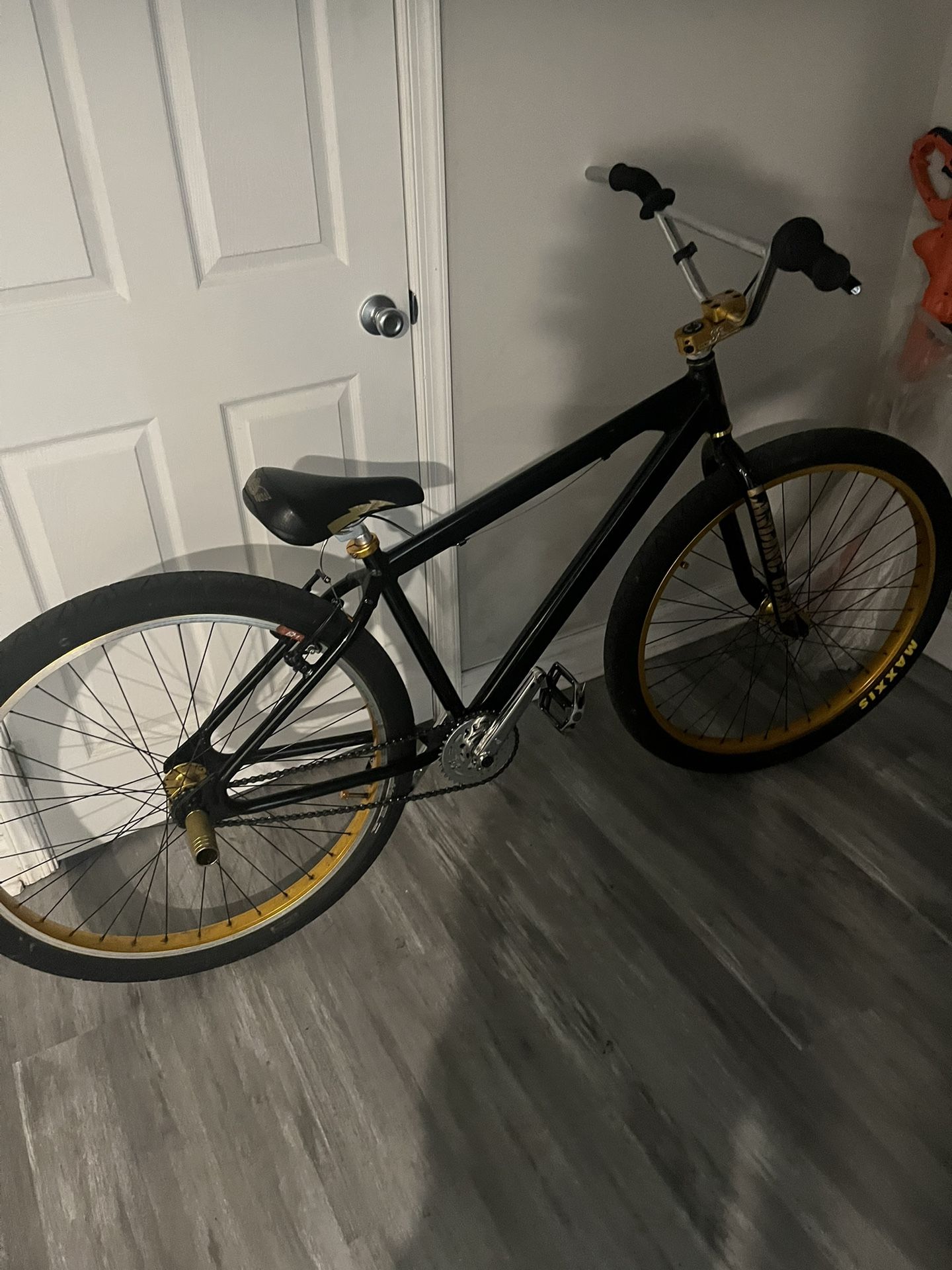black And Gold SE Bike 29 Inch