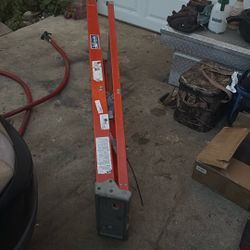 Louisville 6 foot fiberglass ladder