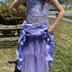 Pre owned quinceanera shop dresses