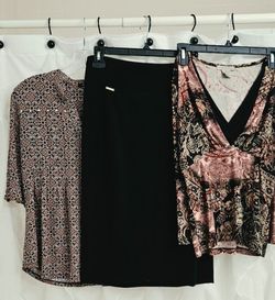 Womens 4 piece clothing bundle size SMALL $58 skirt