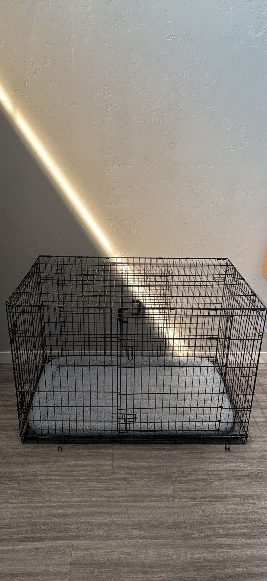 XL Dog Crate With Washable Bedding 