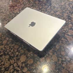 MacBook Air M2-13 in (silver)