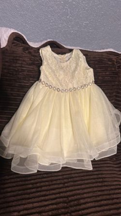 Vestido de niña talla 3 usado en excelentes condiciones marca Rare Edition