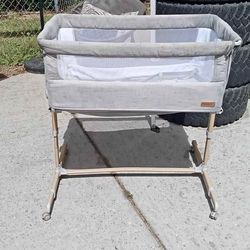Baby bassinet and dipper bag bundle