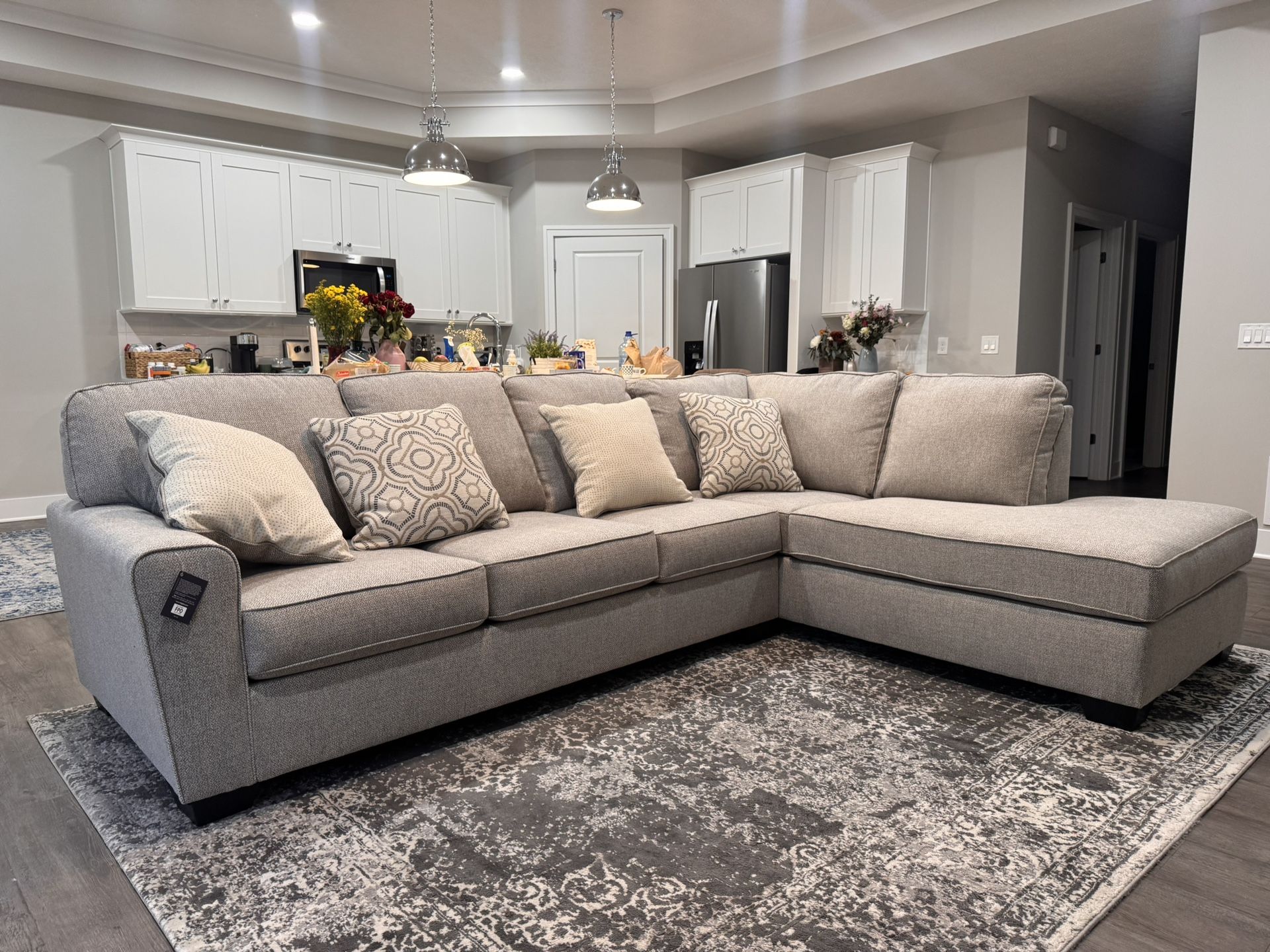 Brand new 2 peace sectional Couch/Sofa