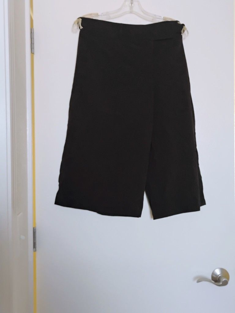 Apostrophe Stretch Black capri pants