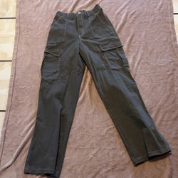 Stylish and versatile gray cargo pants for men. Perfect for casual outings and everyday wear.