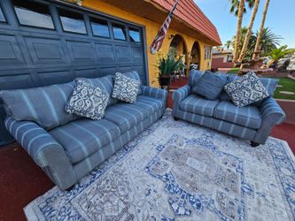 Beautiful Set 2 couch totally Deep Clean Good Condition No Stains No Smell very cozy comfortable to sit relaxing Furniture