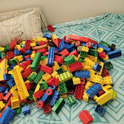 Lego Set Hundreds Of Pieces