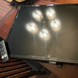 32” Insignia TV (Works) With Remote