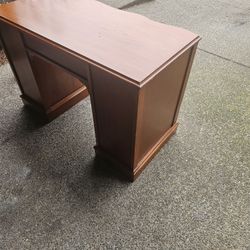 ✨ Vintage Vanity / Desk – Shined Up & Ready for a New Chapter! ✨ – $65 OBO
