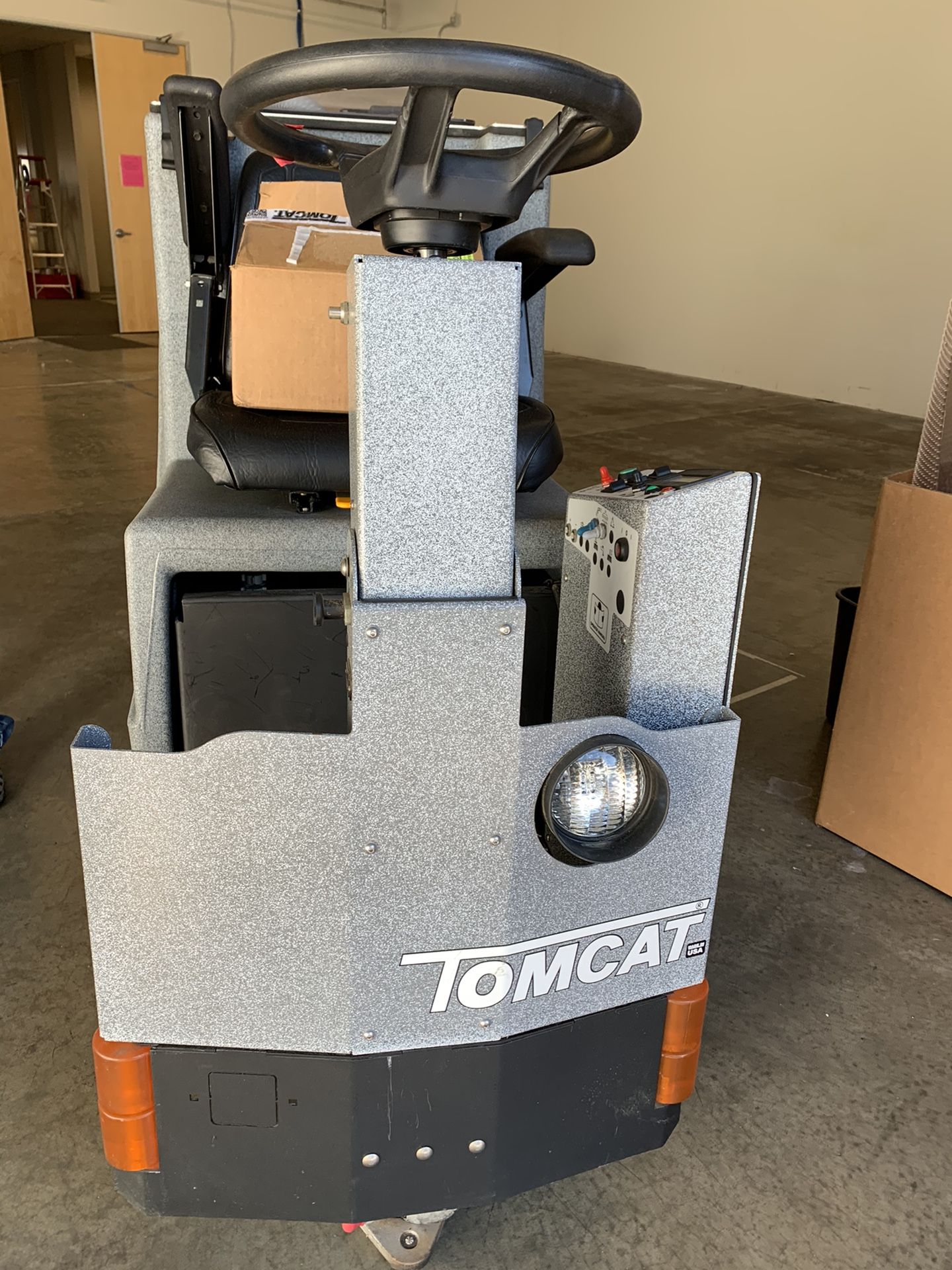 Tomcat Model:250 30” Disk Rider Floor Scrubber with Extra Accessories