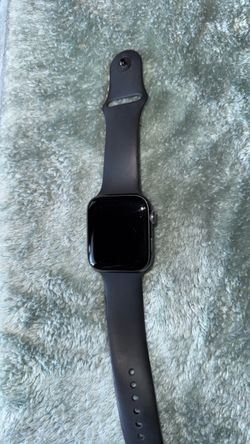 Apple Watch Series 5 – 44mm GPS + Cellular