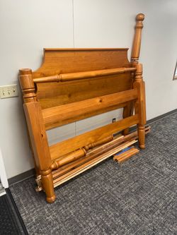 Free Queen 4 poster bed frame & bed
