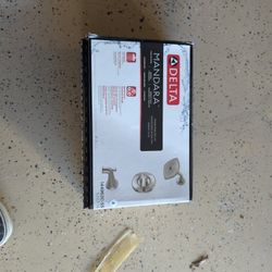 Brand New Delta Mandara Shower Set Brushed Nickel