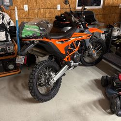 2024 KTM 690 enduro R