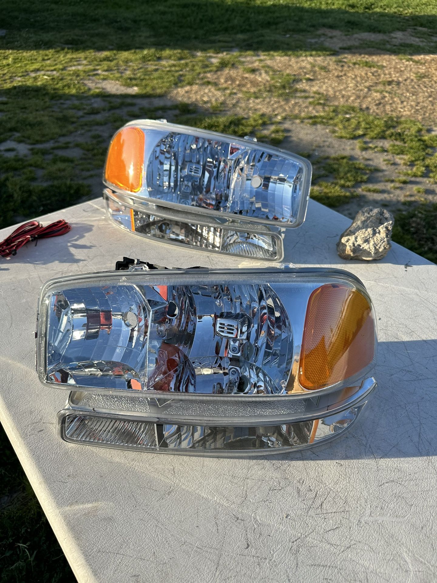 New Gmc Sierra Yukon 99-06 Headlights 