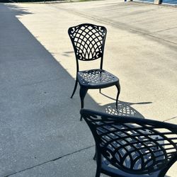 Outdoor Table With Umbrella Hole Comes With 4 Chairs