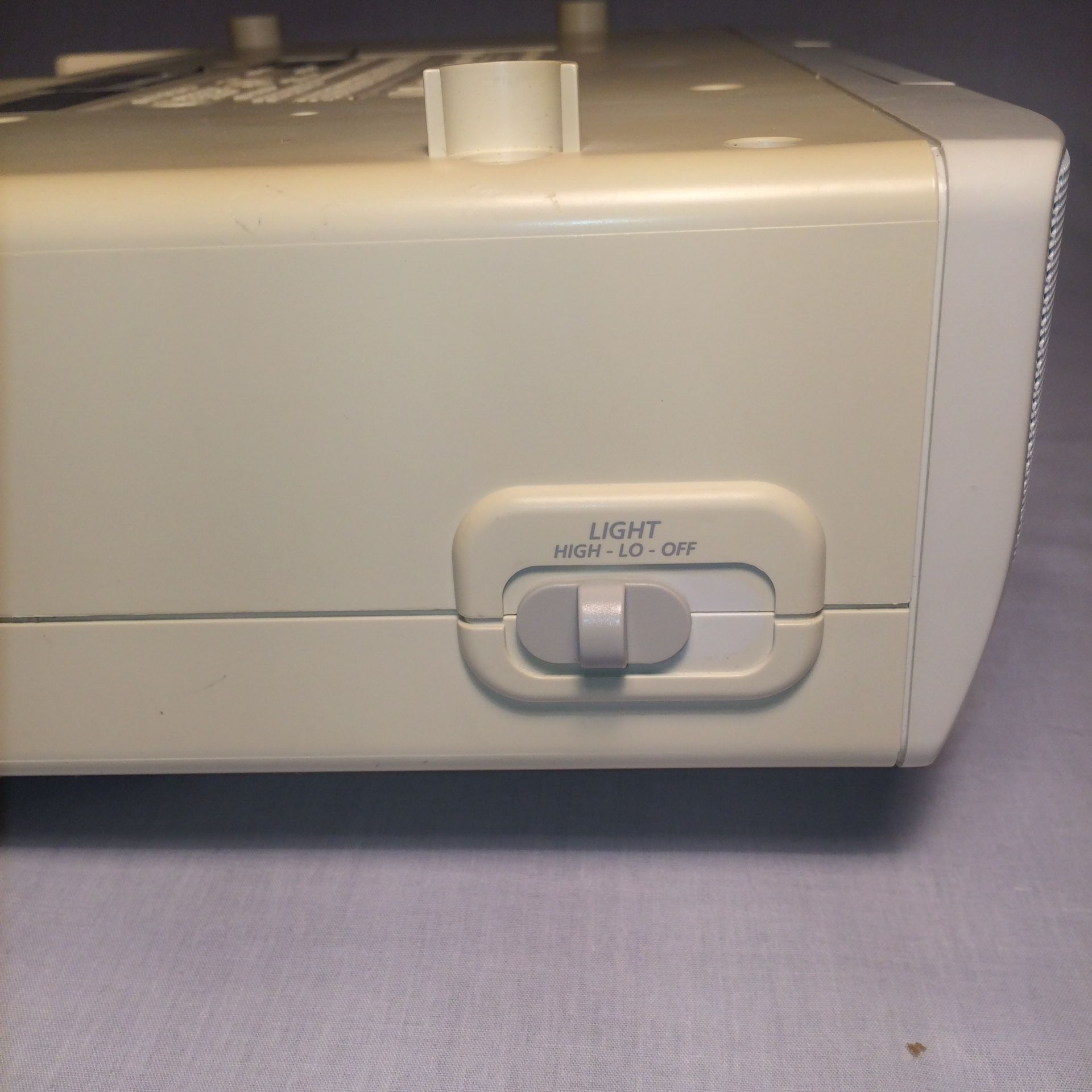 GE Spacemaker 75290 under CD player / radio w/light for Sale