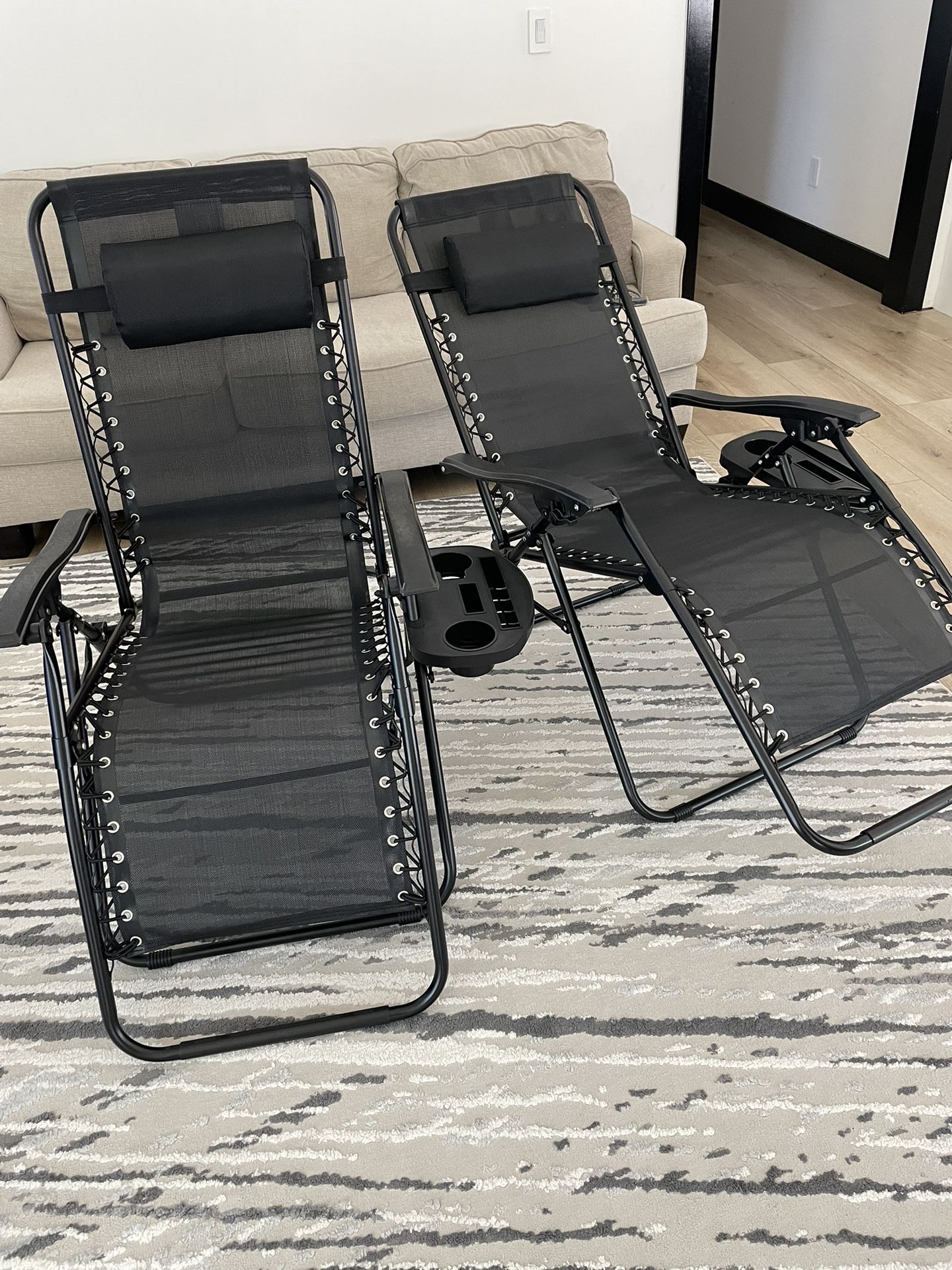Nazhura Set of 2 Relaxing Recliners Patio Chairs Adjustable Steel Mesh Zero Gravity Lounge Chair Beach Chairs with Pillow and Cup Holder BLACK