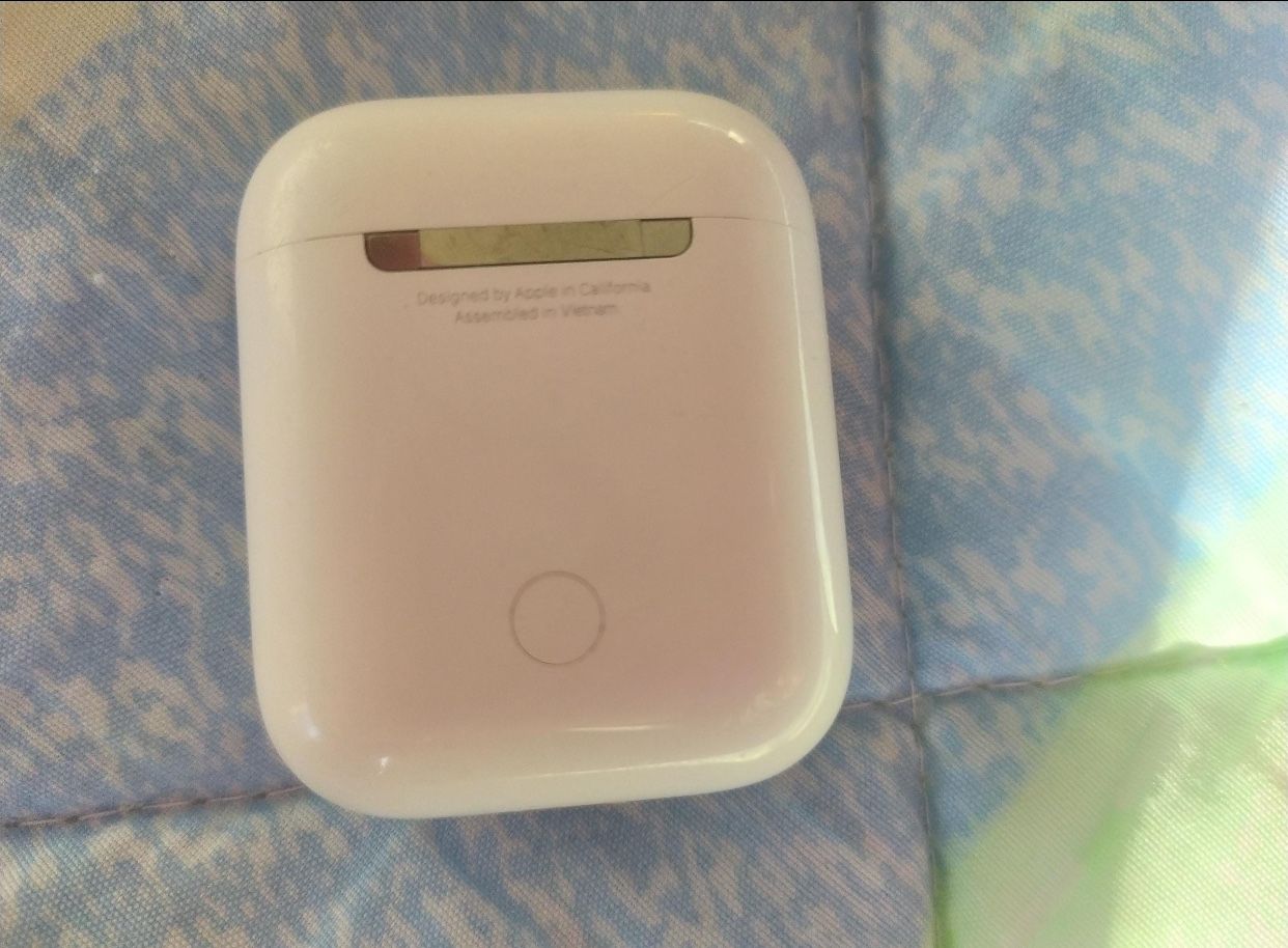 APPLE AIRPODS HEADPHONES