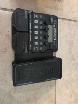 Guitar Multi-Effects Pedal w/ Expression Pedal – Zoom G1X Four, Box