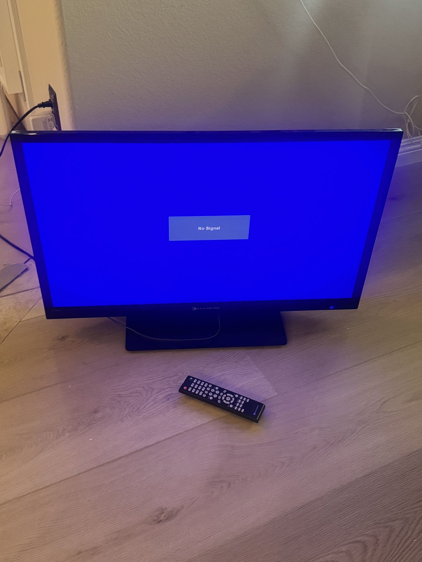 Working Element Electronics Not Smart  TV Model: 20ELEFW328 32 inch Tv Location 89131 Zip