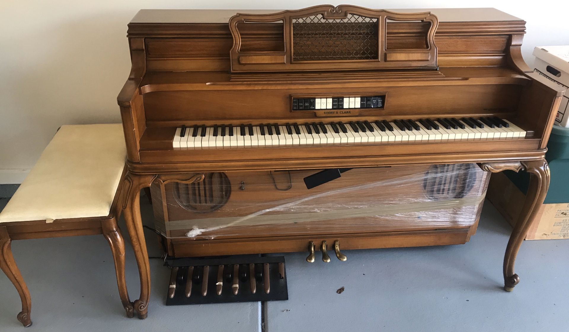 Story & Clark 1955 Piano Organ