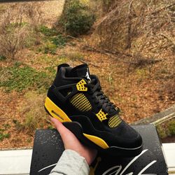 Jordan Retro 4 Thunder