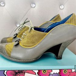 LADIES PRETTY SHOES POETIC LICENCE $40. SZ 7