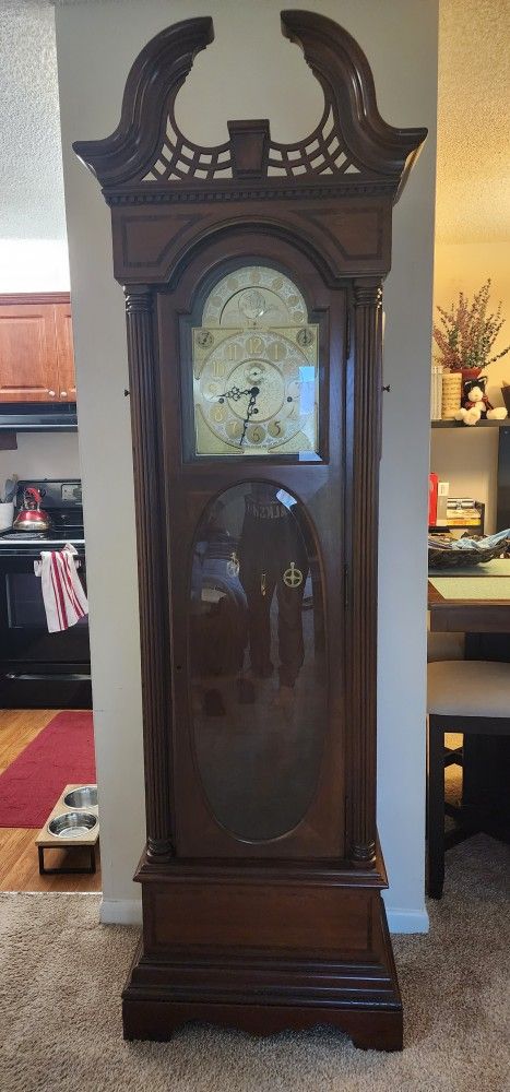 Howard Miller Grandfather Clock
610-394 $500 OBO(Pick-up Only)