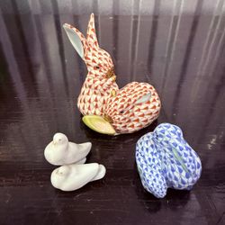 Lot HEREND rust red fishnet pattern porcelain rabbits And Doves