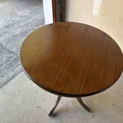 Light Wood Round Dining Table