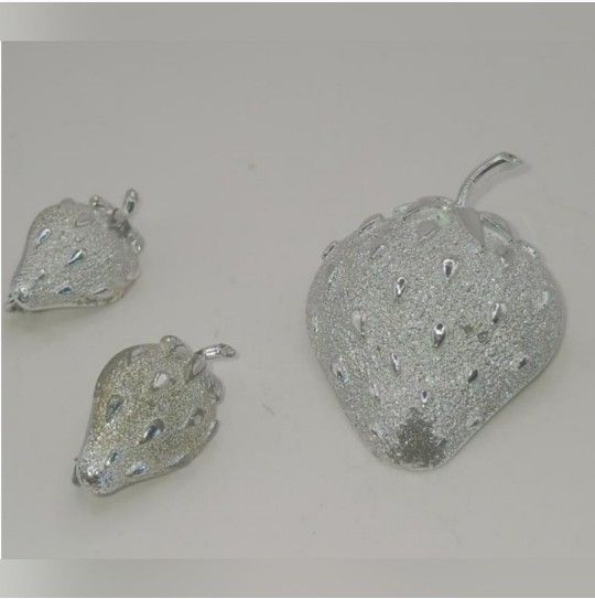 SilverEstate Costume Sarah Coventry Strawberry Pin & Clip Earring Set