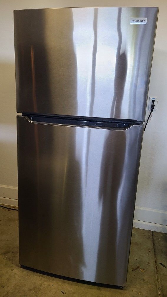 Frigidaire
30 in. 18.3 cu. ft. Garage Ready Top Freezer Refrigerator in Stainless Steel