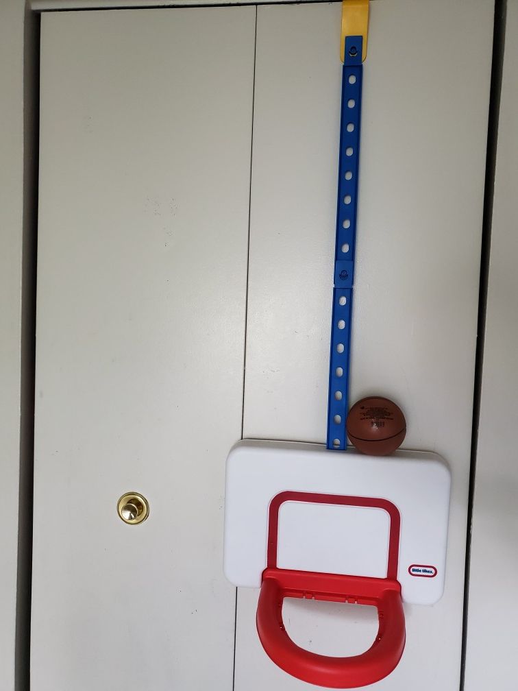 Little tikes attach 'n' play basketball