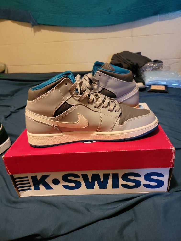 Jordan 1 Mid 'Wolf Grey'