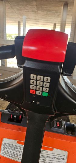 Electric pallet jack