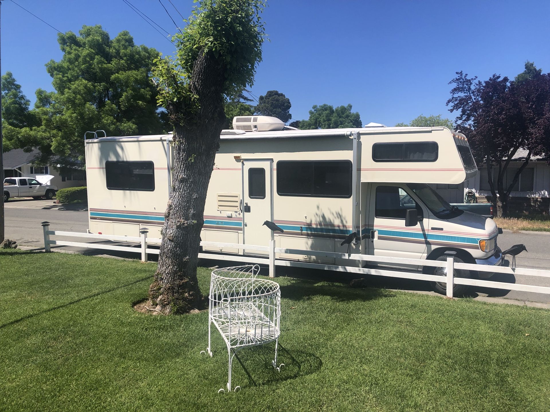 Reliable FORD ECONOLINE Motorhome – Only 30,000 Miles