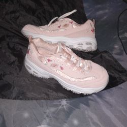 Skechers Women's D'lites Blossoms Memory Foam Wide Fit Sneaker

