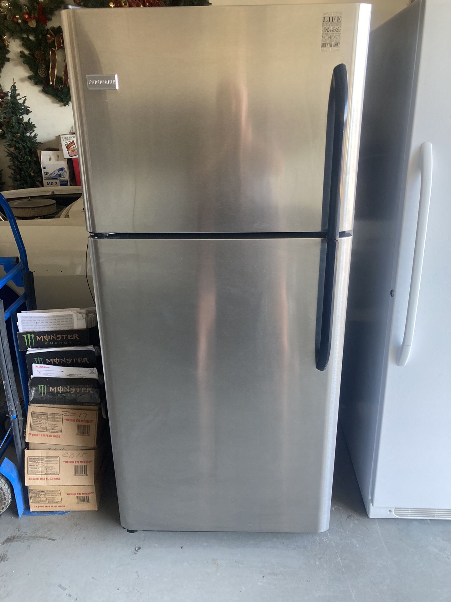 Frigidaire Refrigerator & Top Freezer - Like New!!!