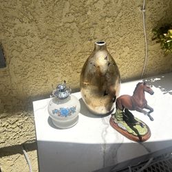 Vase, Lamp, & Porecelain Horse *Leg Broken*