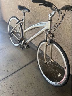 Schwinn broadway hrdroformed bike $130