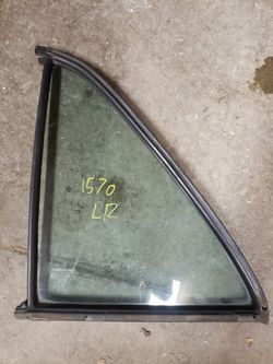 MERCEDES 300 300D DIESEL REAR QUARTER WINDOW EXCELLENT CONDITION
