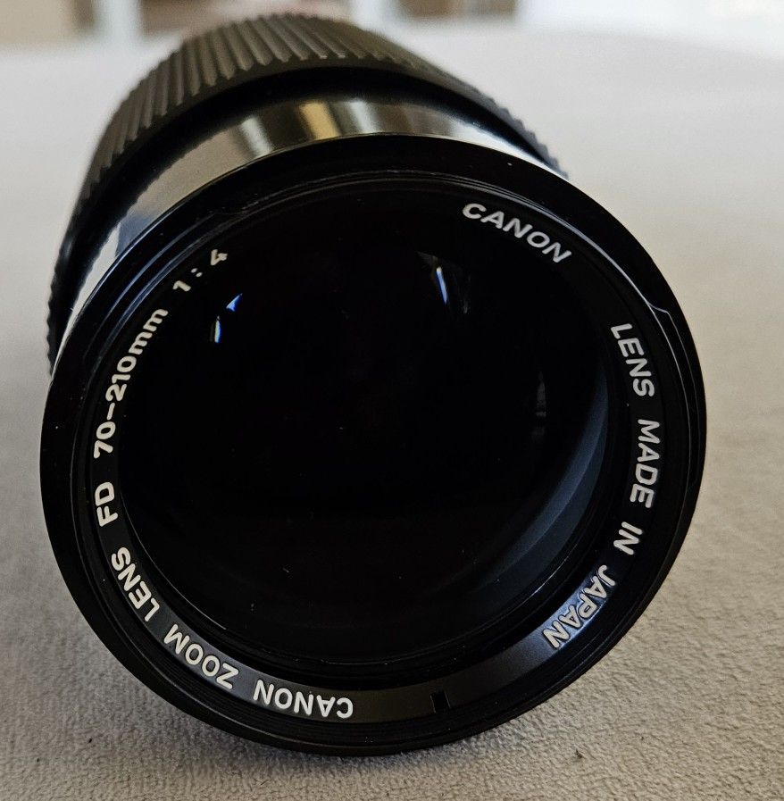 Canon FD 70~210mm f/4 1:4 Zoom Lens Canon AE-1 A-1 Macro 58mm