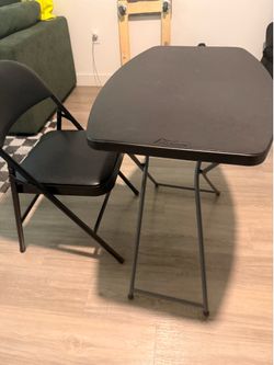 Black foldable chair and desk