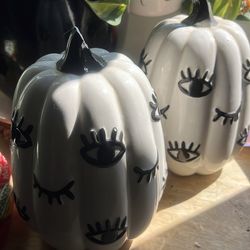 Eyelash pumpkins
