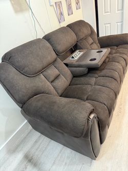 Juego de sofá con sillón reclinables con su control integrado .casi nuevos