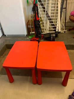KIDS PLAY PLASTIC TABLES