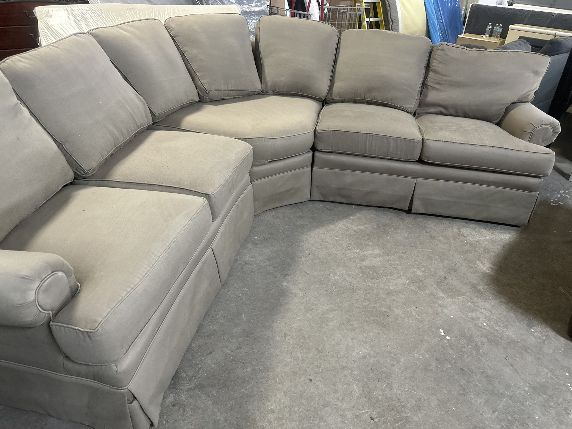 SECTIONAL SOFA GOOD CONDITION FREE DELIVERY 🚚